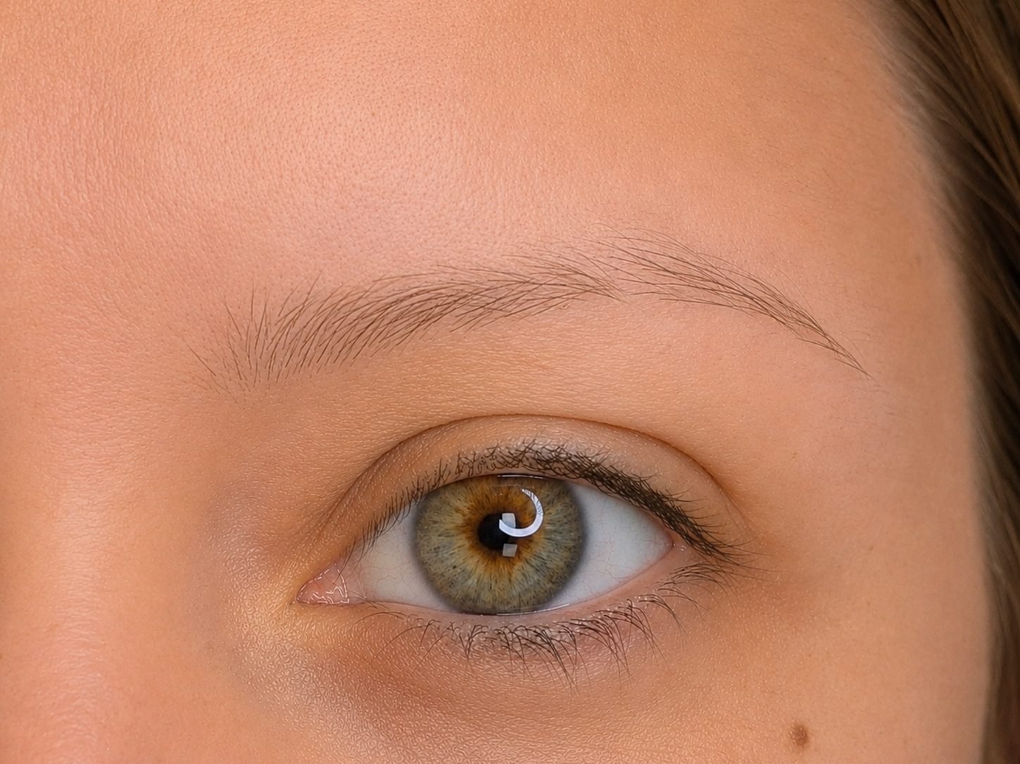 Cejas: técnica pelo a pelo antes del tratamiento